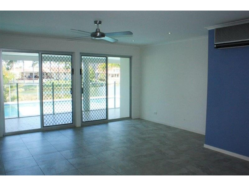 26 Long Island Court, Mermaid Waters QLD 4218