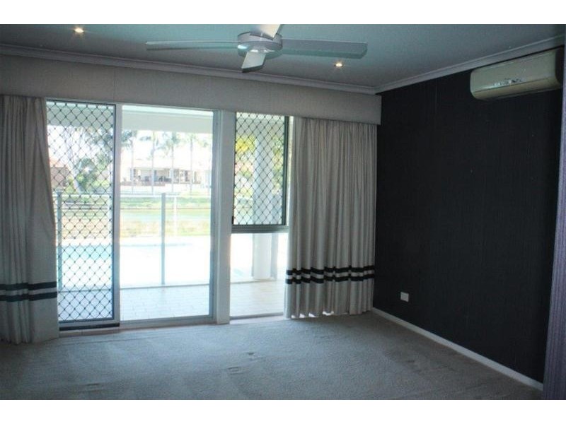 26 Long Island Court, Mermaid Waters QLD 4218