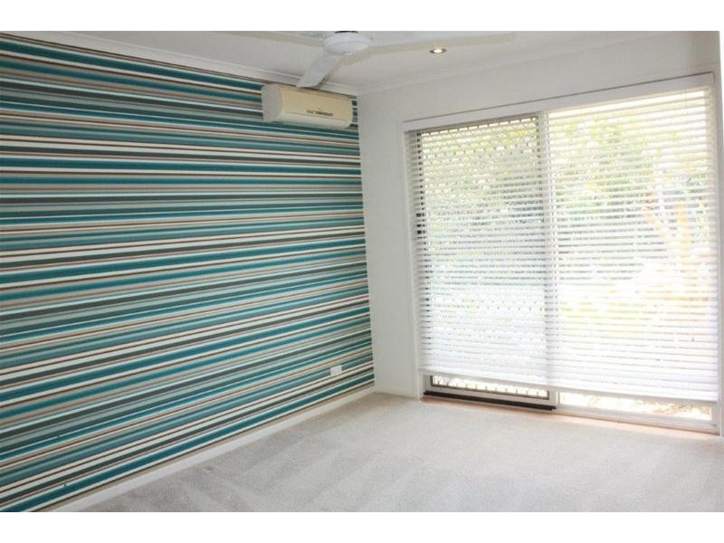 26 Long Island Court, Mermaid Waters QLD 4218