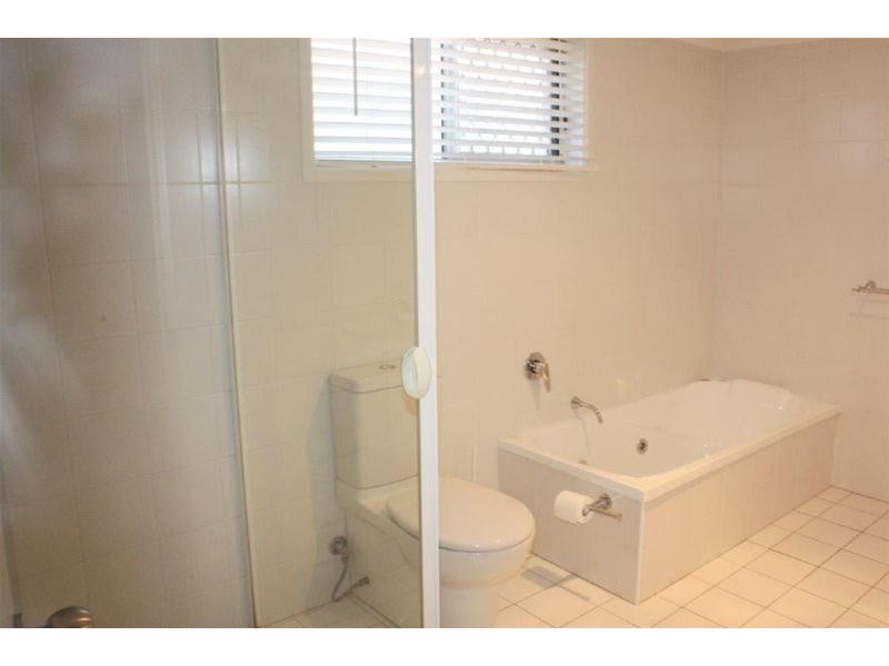 26 Long Island Court, Mermaid Waters QLD 4218