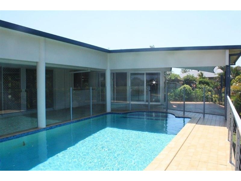 26 Long Island Court, Mermaid Waters QLD 4218