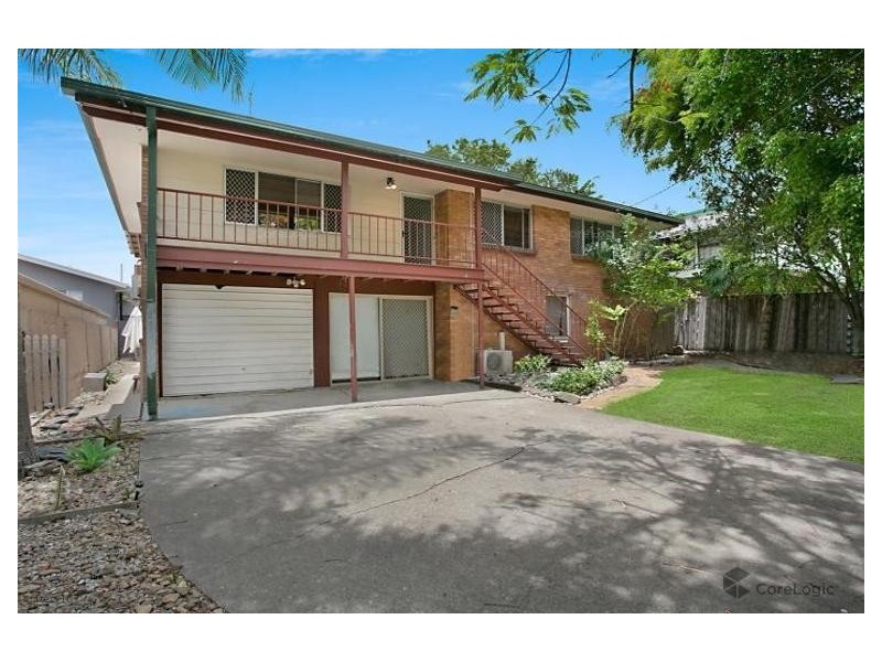 4 Lara Avenue, Southport QLD 4215