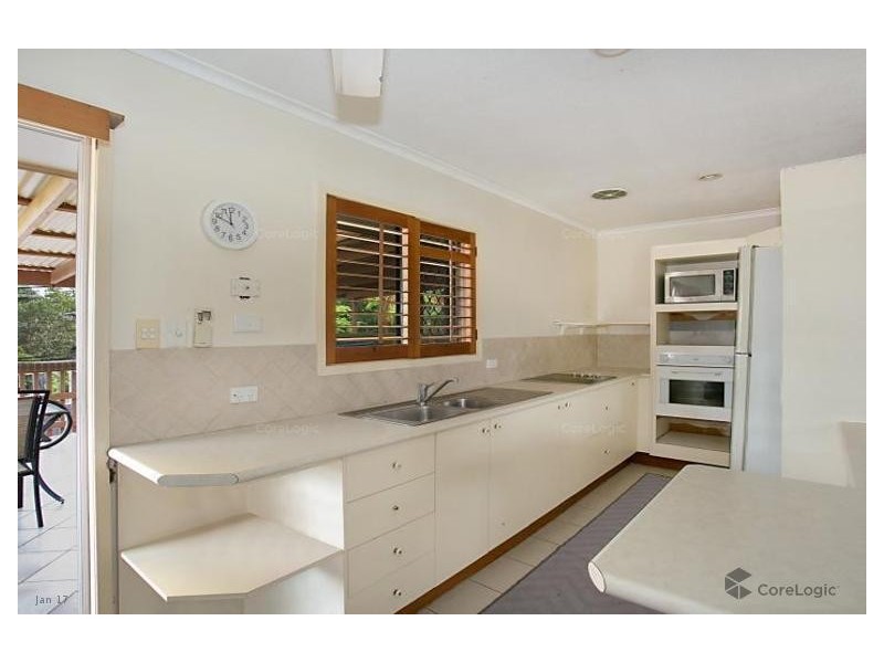 4 Lara Avenue, Southport QLD 4215