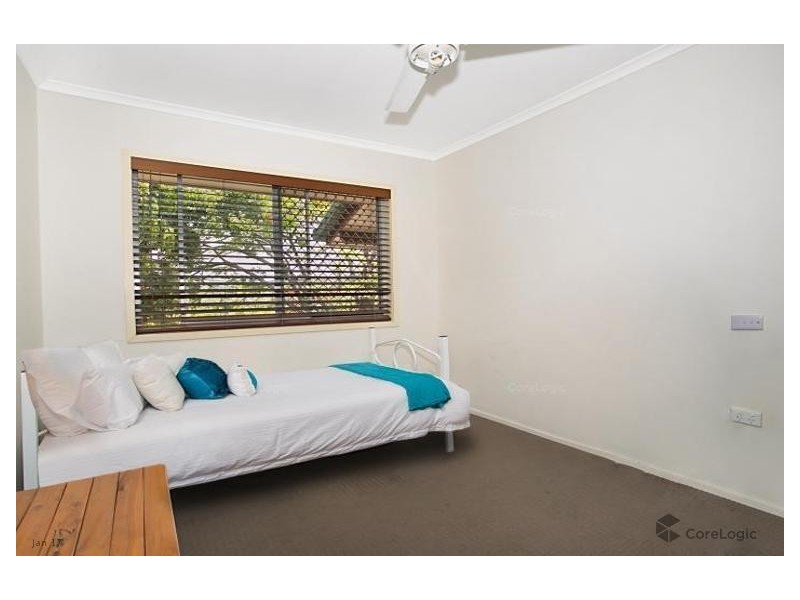 4 Lara Avenue, Southport QLD 4215