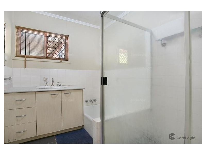 4 Lara Avenue, Southport QLD 4215