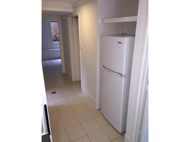 4 Lara Avenue, Southport QLD 4215