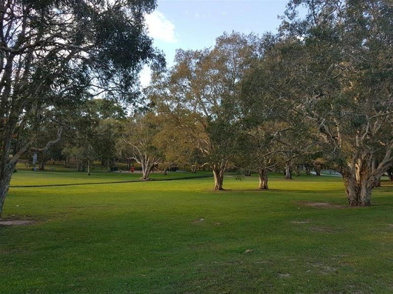 4 Lara Avenue, Southport QLD 4215