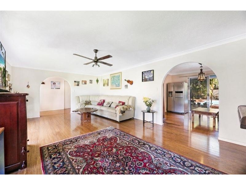 16 Peninsula Court, Mermaid Waters QLD 4218