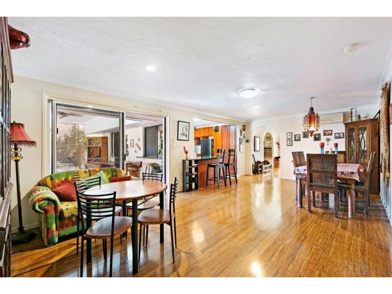 16 Peninsula Court, Mermaid Waters QLD 4218