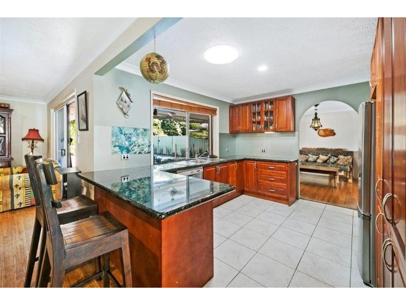 16 Peninsula Court, Mermaid Waters QLD 4218