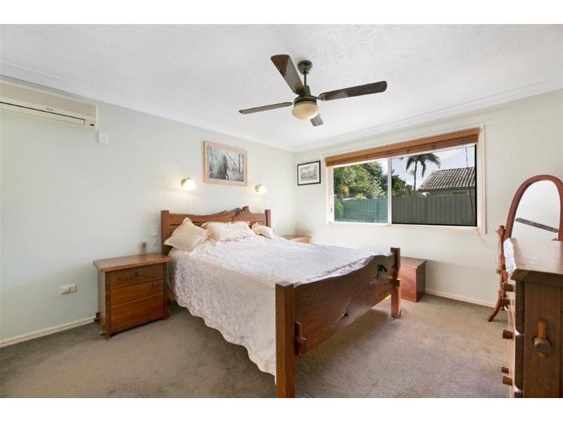 16 Peninsula Court, Mermaid Waters QLD 4218