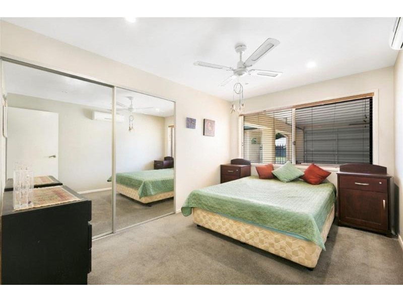 16 Peninsula Court, Mermaid Waters QLD 4218