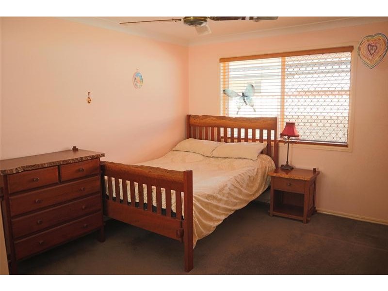 16 Peninsula Court, Mermaid Waters QLD 4218