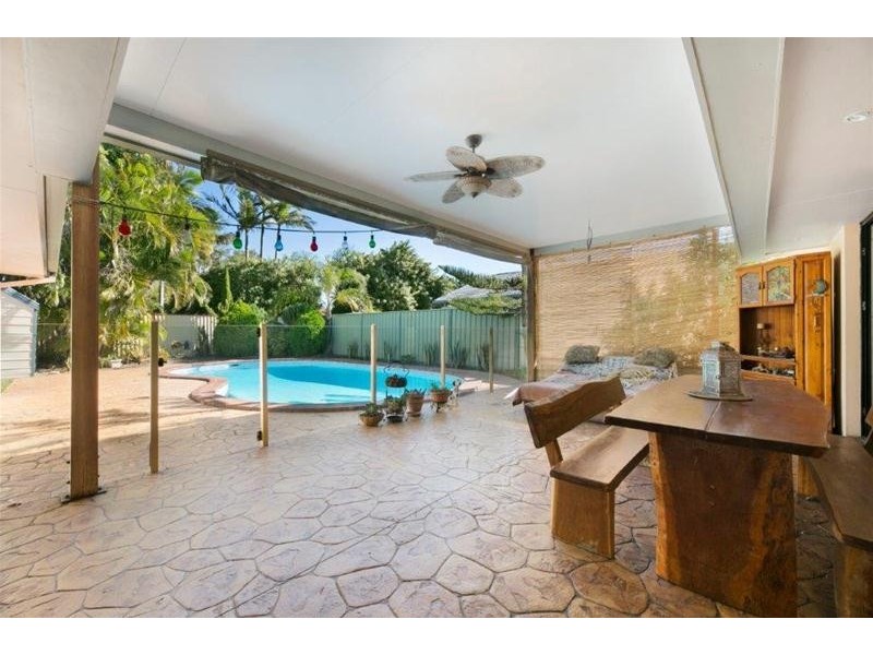 16 Peninsula Court, Mermaid Waters QLD 4218