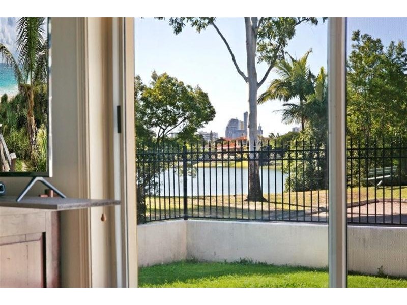 16 Peninsula Court, Mermaid Waters QLD 4218