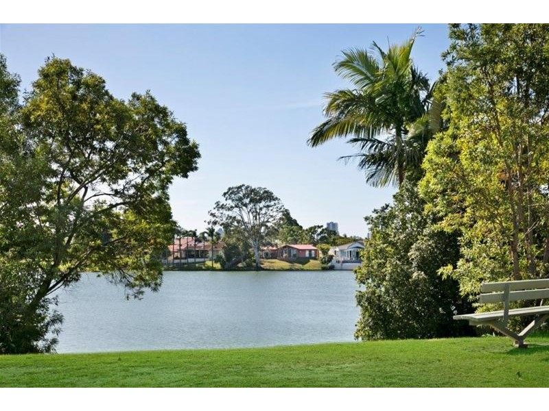 16 Peninsula Court, Mermaid Waters QLD 4218