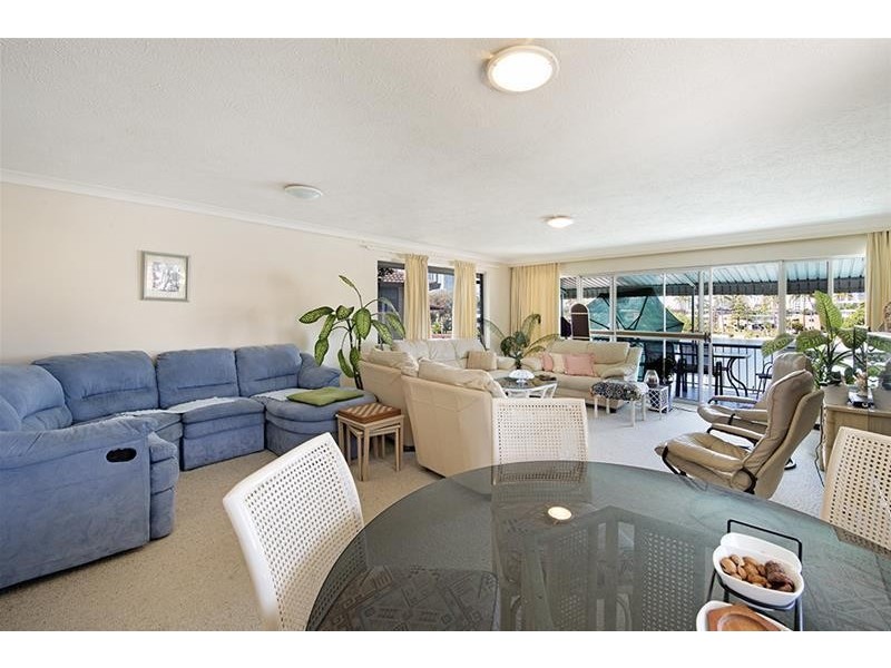 2/33 Sunrise Boulevard, Surfers Paradise QLD 4217