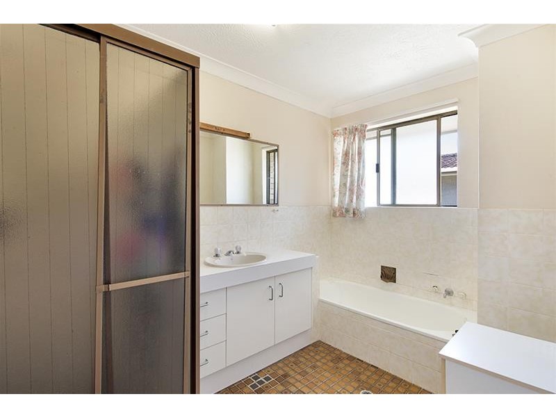 2/33 Sunrise Boulevard, Surfers Paradise QLD 4217