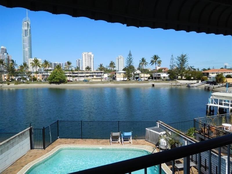 2/33 Sunrise Boulevard, Surfers Paradise QLD 4217