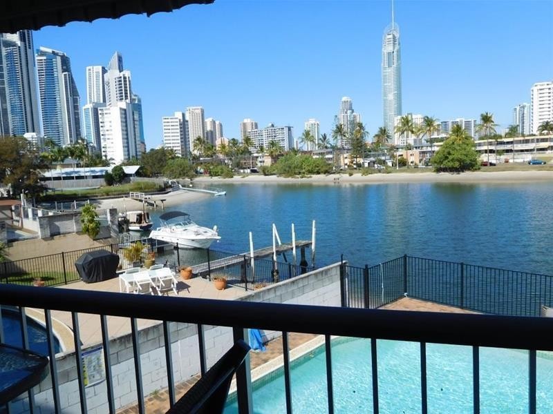2/33 Sunrise Boulevard, Surfers Paradise QLD 4217