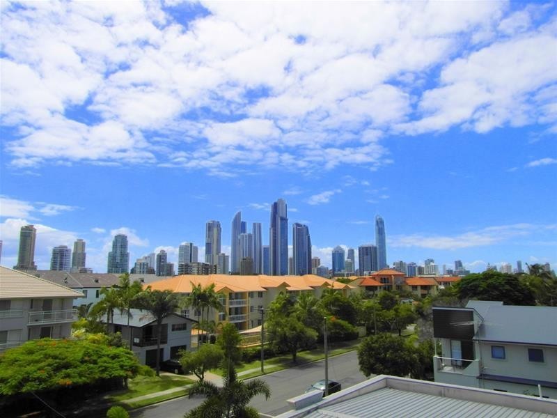 150 Stanhill Drive, Chevron Island QLD 4217