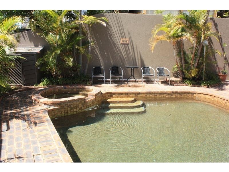 4/15 Old Burleigh Road, Surfers Paradise QLD 4217