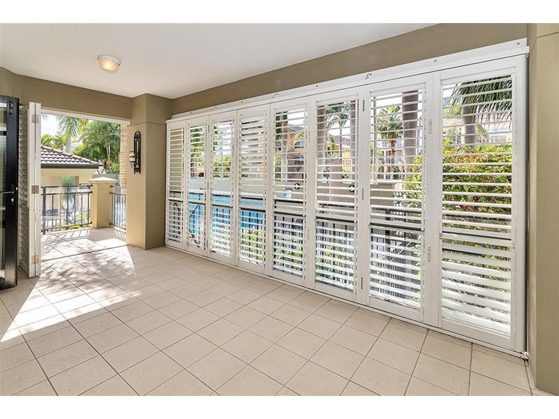 8 Parnoo Street “Chevron Mansions”, Chevron Island QLD 4217