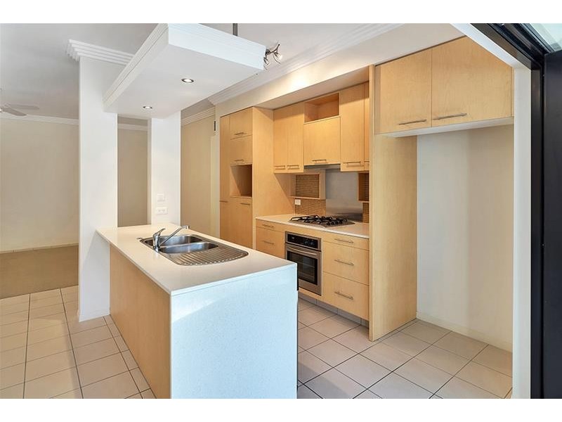 8 Parnoo Street “Chevron Mansions”, Chevron Island QLD 4217