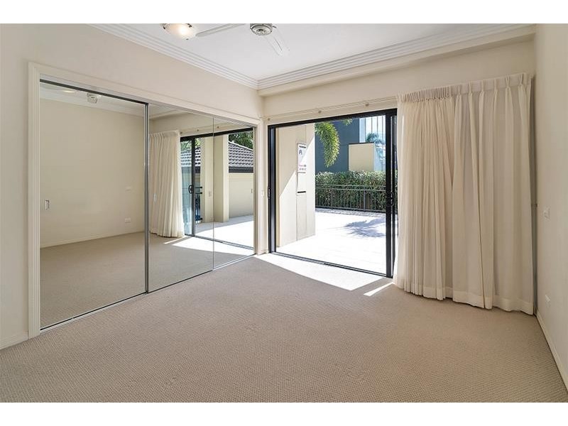 8 Parnoo Street “Chevron Mansions”, Chevron Island QLD 4217