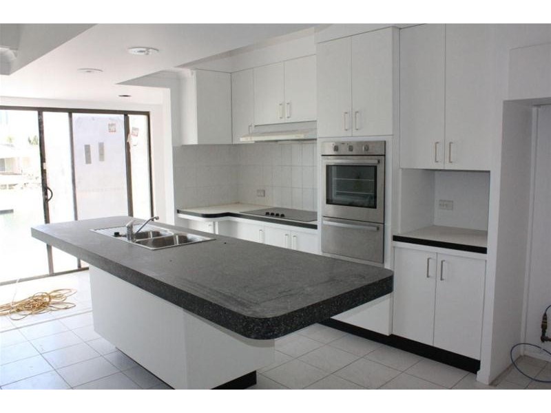 92 Commodore Drive, Paradise Waters QLD 4217