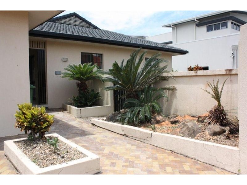 92 Commodore Drive, Paradise Waters QLD 4217