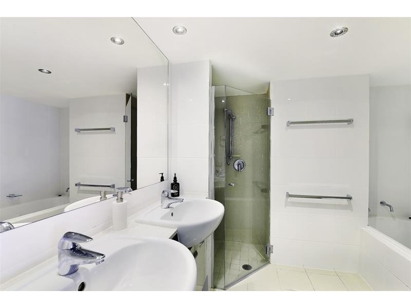 21 Cypress Avenue, Surfers Paradise QLD 4217