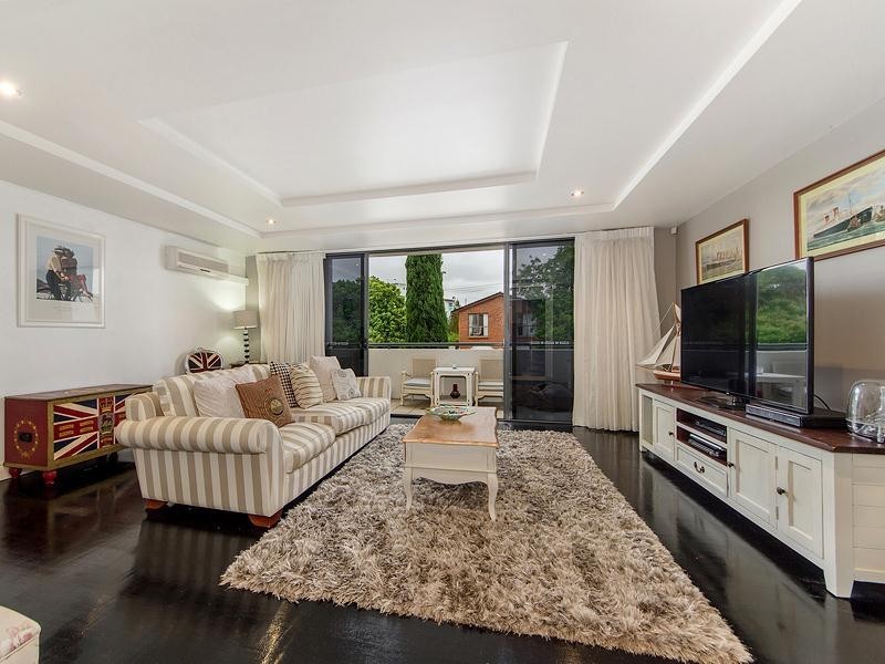 37 Anembo Street, Chevron Island QLD 4217