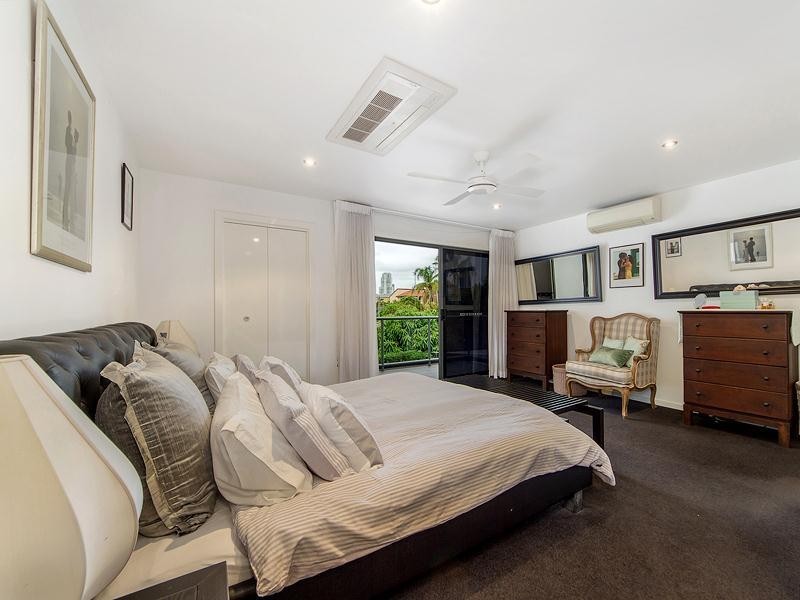 37 Anembo Street, Chevron Island QLD 4217