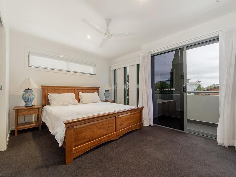 37 Anembo Street, Chevron Island QLD 4217