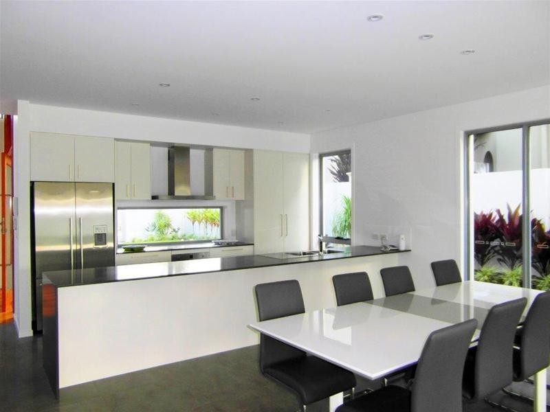 16 Admiralty Drive, Paradise Waters QLD 4217