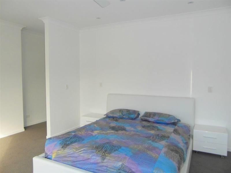 16 Admiralty Drive, Paradise Waters QLD 4217