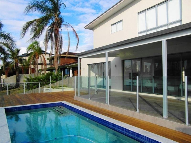 16 Admiralty Drive, Paradise Waters QLD 4217