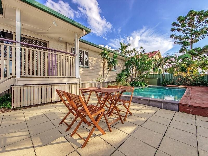 114 Falconer Street, Southport QLD 4215