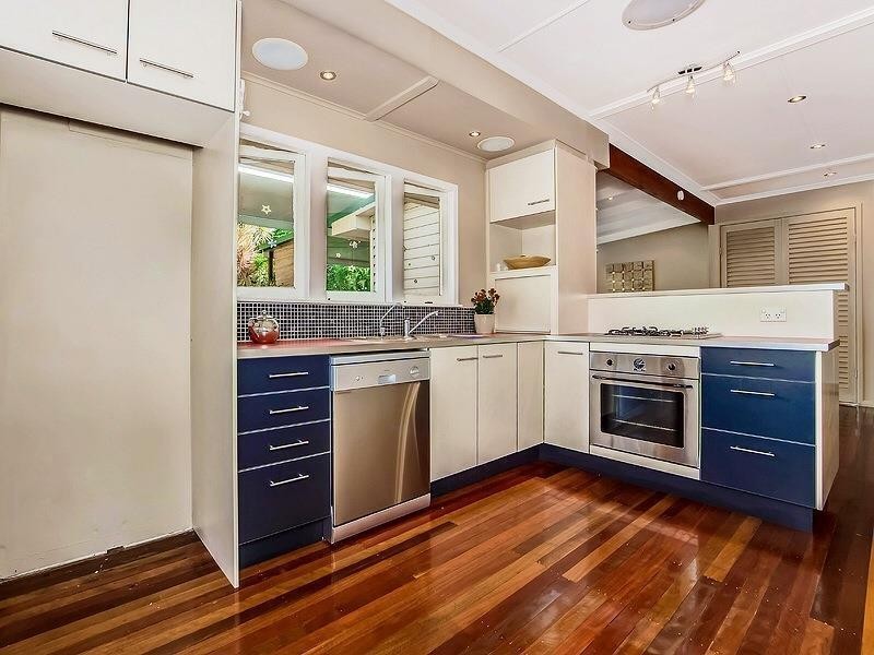 114 Falconer Street, Southport QLD 4215