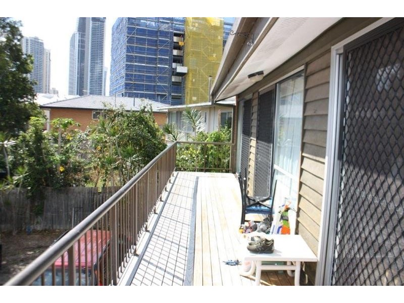2/1 Parnoo Street, Surfers Paradise QLD 4217