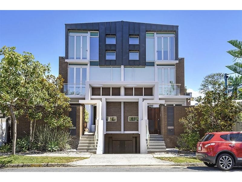 42 Peak Avenue, Main Beach QLD 4217