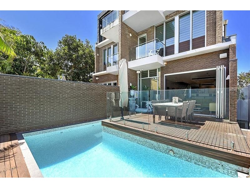 42 Peak Avenue, Main Beach QLD 4217