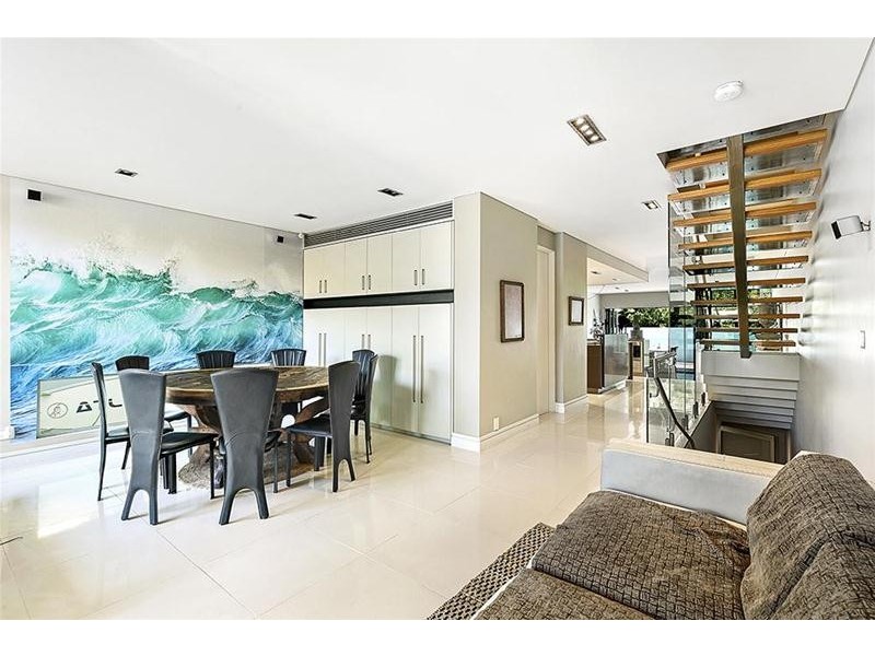 42 Peak Avenue, Main Beach QLD 4217