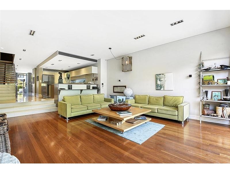 42 Peak Avenue, Main Beach QLD 4217