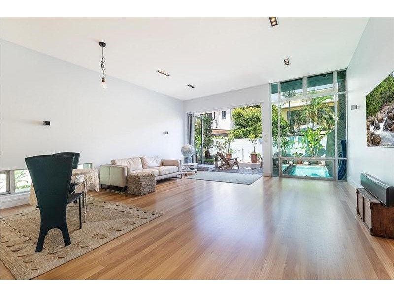 42 Peak Avenue, Main Beach QLD 4217