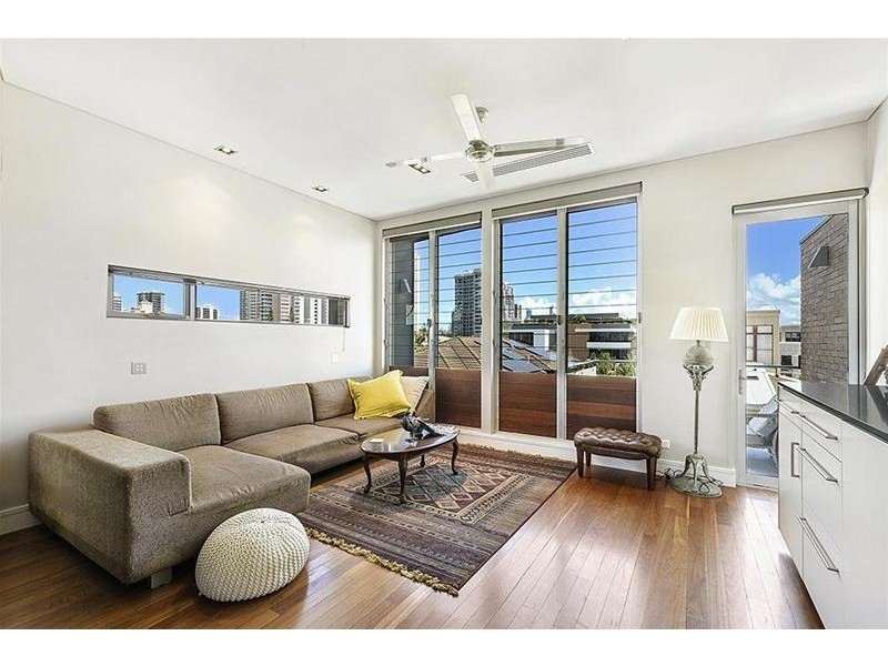 42 Peak Avenue, Main Beach QLD 4217