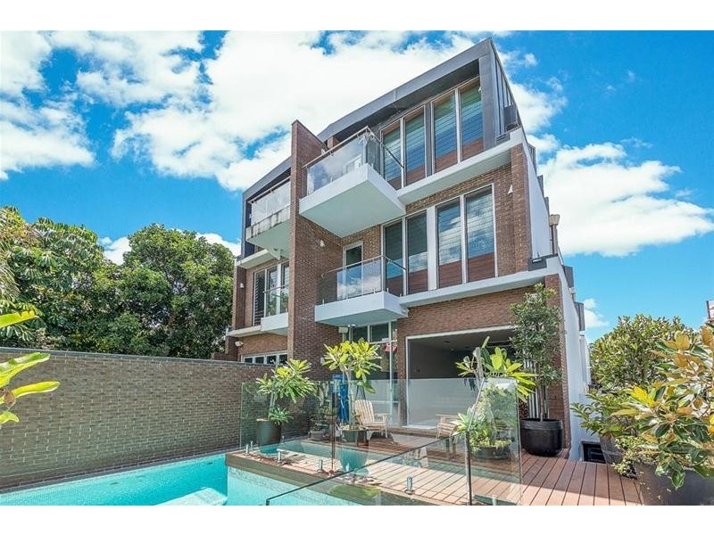 42 Peak Avenue, Main Beach QLD 4217