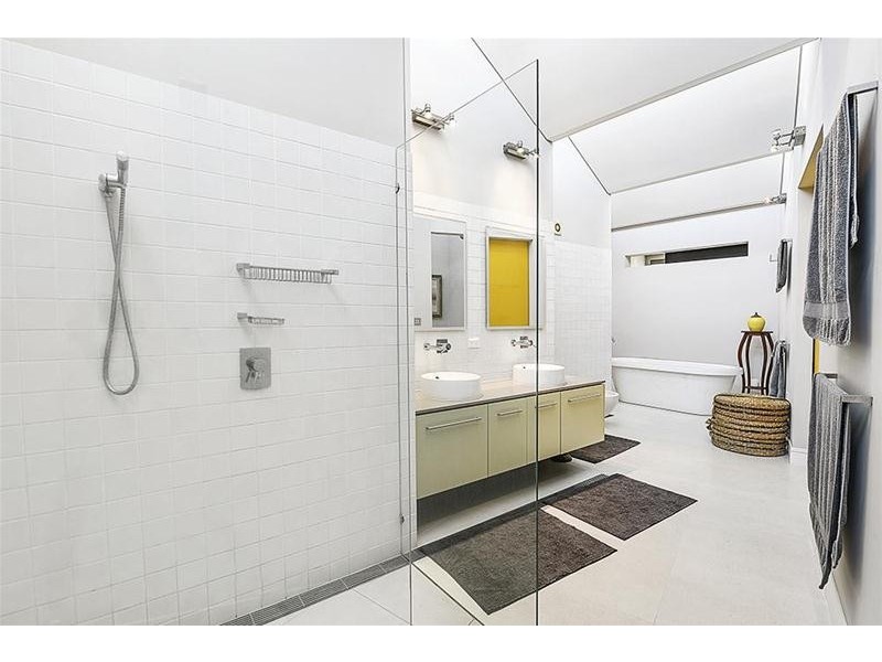 42 Peak Avenue, Main Beach QLD 4217