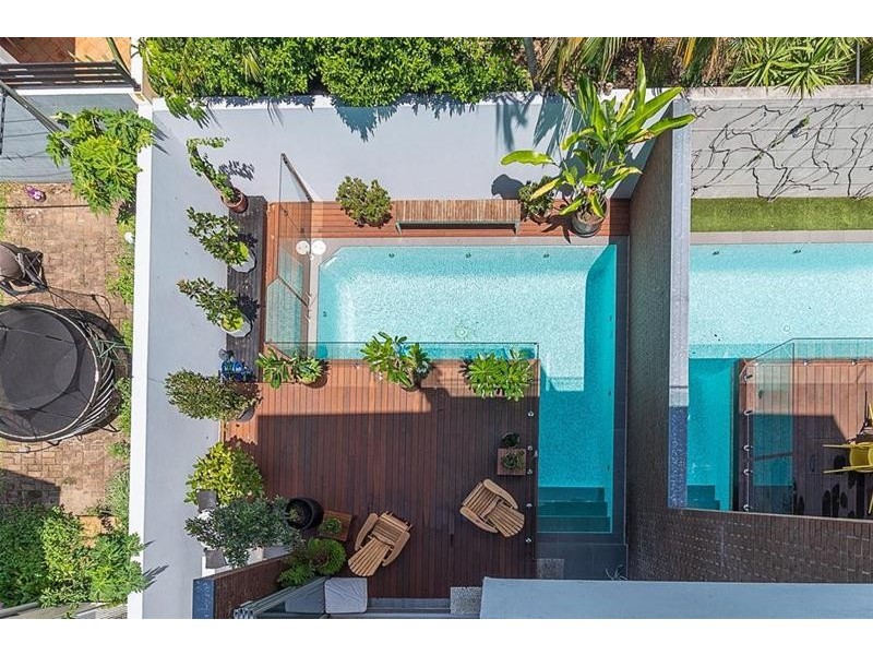 42 Peak Avenue, Main Beach QLD 4217